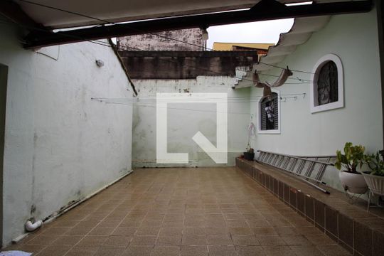 Área Externa de casa para alugar com 3 quartos, 130m² em Vila Antonieta, São Paulo