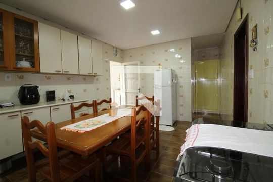 Cozinha de casa para alugar com 3 quartos, 130m² em Vila Antonieta, São Paulo