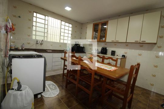 Cozinha  de casa para alugar com 3 quartos, 130m² em Vila Antonieta, São Paulo