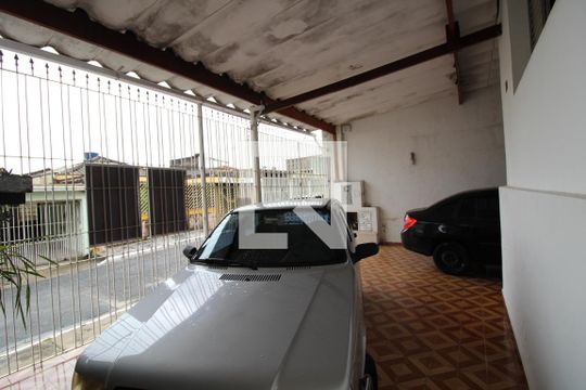 Garagem  de casa para alugar com 3 quartos, 130m² em Vila Antonieta, São Paulo