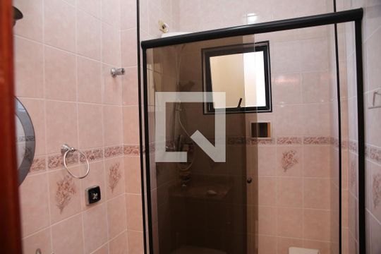 Banheiro suite de apartamento para alugar com 3 quartos, 170m² em Vila Caiçara, Praia Grande