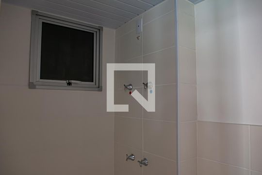 banheiro de apartamento para alugar com 2 quartos, 50m² em Pechincha, Rio de Janeiro