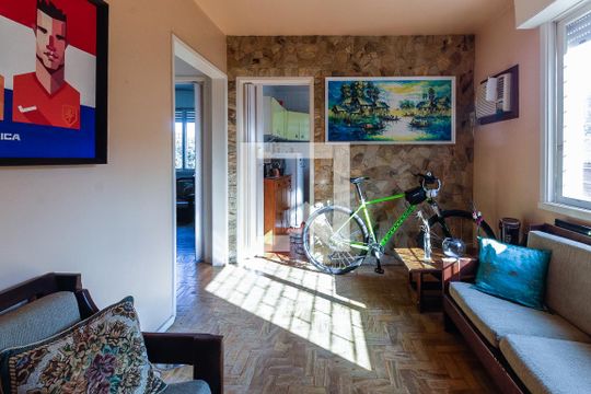 Sala de apartamento à venda com 2 quartos, 50m² em Petrópolis, Porto Alegre