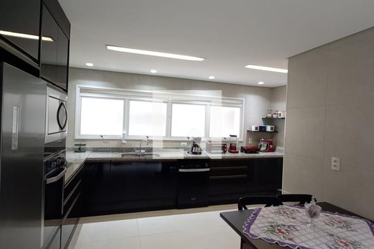 Cozinha de apartamento à venda com 4 quartos, 238m² em Vila Suzana, São Paulo
