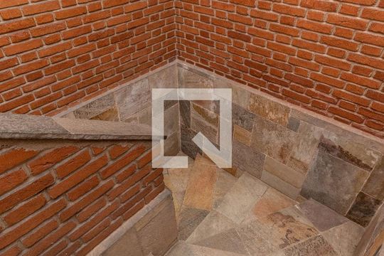 Escada de casa à venda com 3 quartos, 400m² em Jardim do Colégio (zona Norte), São Paulo