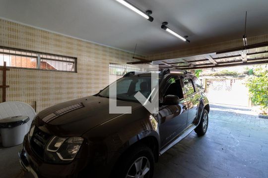 Garagem de casa à venda com 3 quartos, 400m² em Jardim do Colégio (zona Norte), São Paulo