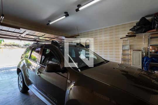 Garagem de casa à venda com 3 quartos, 400m² em Jardim do Colégio (zona Norte), São Paulo