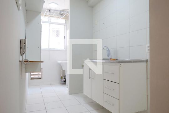 Cozinha de apartamento para alugar com 2 quartos, 44m² em Jardim Íris, São Paulo