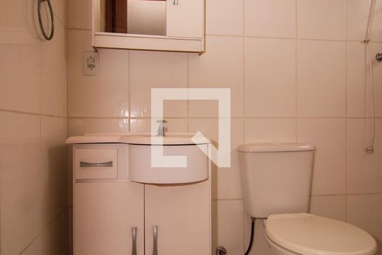 Banheiro de apartamento à venda com 1 quarto, 40m² em Partenon, Porto Alegre