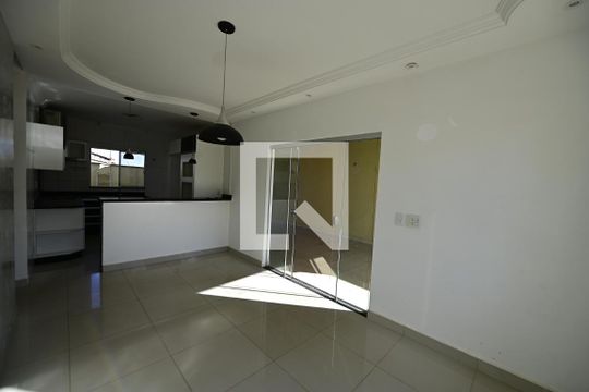 Sala de casa para alugar com 3 quartos, 182m² em Cidade Satélite São Luiz, Aparecida de Goiânia