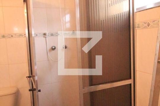 Suíte banheiro  de casa à venda com 4 quartos, 250m² em Parque Peruche, São Paulo