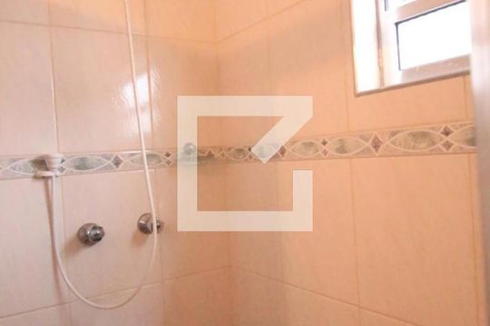Suíte banheiro  de casa à venda com 4 quartos, 250m² em Parque Peruche, São Paulo