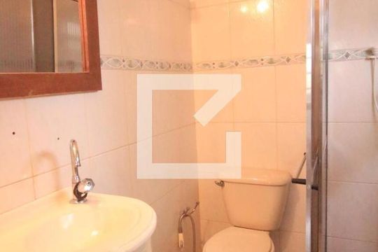 Suíte banheiro  de casa à venda com 4 quartos, 250m² em Parque Peruche, São Paulo