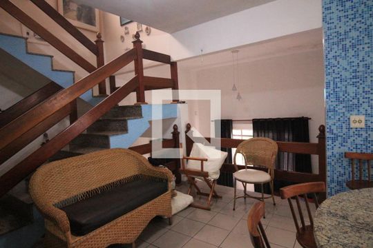 Casa à venda com 4 quartos, 250m² em Parque Peruche, São Paulo