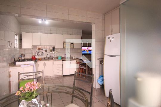 Cozinha  de casa à venda com 4 quartos, 250m² em Parque Peruche, São Paulo