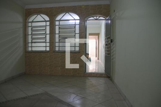 Garagem de casa à venda com 3 quartos, 270m² em Jardim São Sebastião, São Paulo