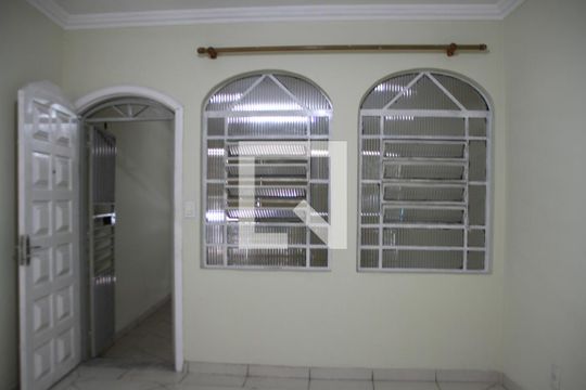 Sala de casa à venda com 3 quartos, 270m² em Jardim São Sebastião, São Paulo