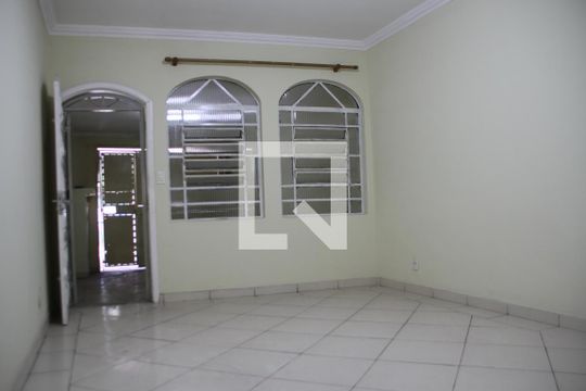 Sala de casa à venda com 3 quartos, 270m² em Jardim São Sebastião, São Paulo