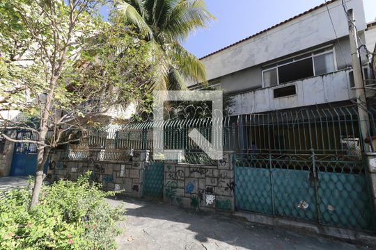 Fachada de casa à venda com 5 quartos, 450m² em Méier, Rio de Janeiro