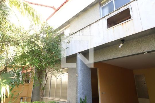 Garagem de casa à venda com 5 quartos, 450m² em Méier, Rio de Janeiro