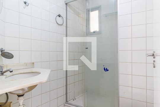 Banheiro de apartamento para alugar com 3 quartos, 61m² em Vila Constança, São Paulo