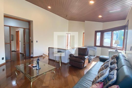 Sala de TV de casa de condomínio à venda com 4 quartos, 500m² em Alphaville Residencial Dois, Barueri