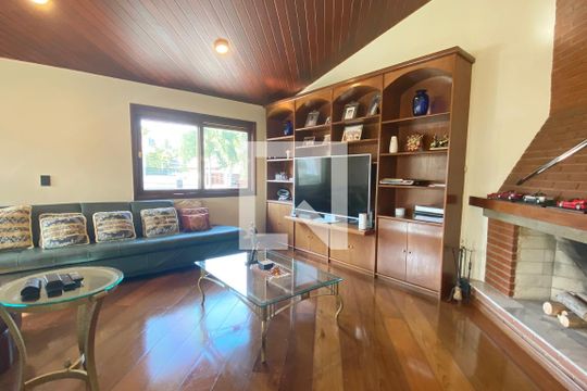 Sala de TV de casa de condomínio à venda com 4 quartos, 500m² em Alphaville Residencial Dois, Barueri