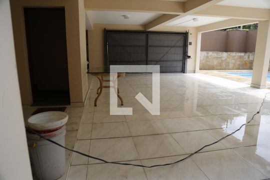 Garagem de casa à venda com 4 quartos, 500m² em City América, São Paulo