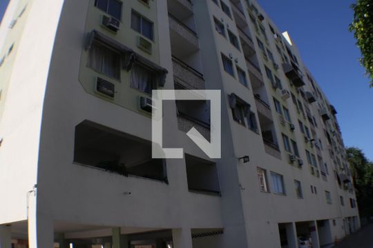 Fachada do bloco de apartamento à venda com 2 quartos, 65m² em Pechincha, Rio de Janeiro