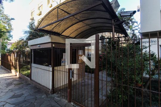 Portaria de apartamento para alugar com 2 quartos, 75m² em São João, Porto Alegre
