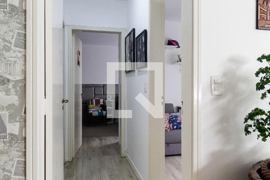 Corredor de apartamento para alugar com 2 quartos, 75m² em São João, Porto Alegre
