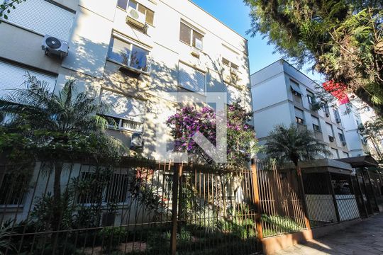 Fachada de apartamento para alugar com 2 quartos, 75m² em São João, Porto Alegre