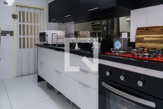 Cozinha de apartamento para alugar com 2 quartos, 75m² em São João, Porto Alegre