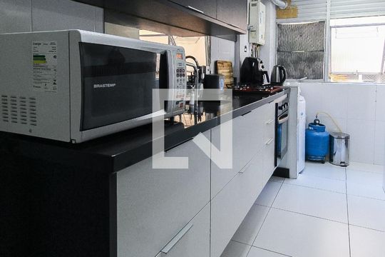 Cozinha de apartamento para alugar com 2 quartos, 75m² em São João, Porto Alegre