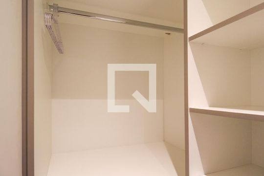 Closet da Suíte de apartamento à venda com 1 quarto, 48m² em Vila Olímpia, São Paulo