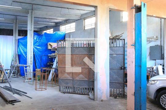Garagem de casa para alugar com 3 quartos, 500m² em Jardim Nova Detroit, São José dos Campos