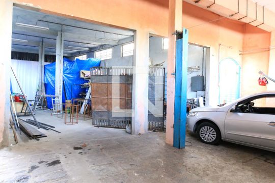 Garagem de casa para alugar com 3 quartos, 500m² em Jardim Nova Detroit, São José dos Campos