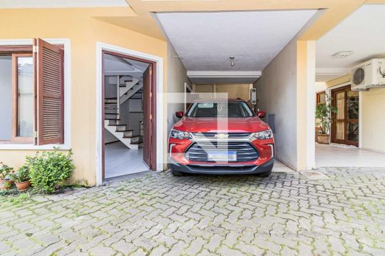 Garagem de casa de condomínio à venda com 2 quartos, 83m² em Ipanema, Porto Alegre