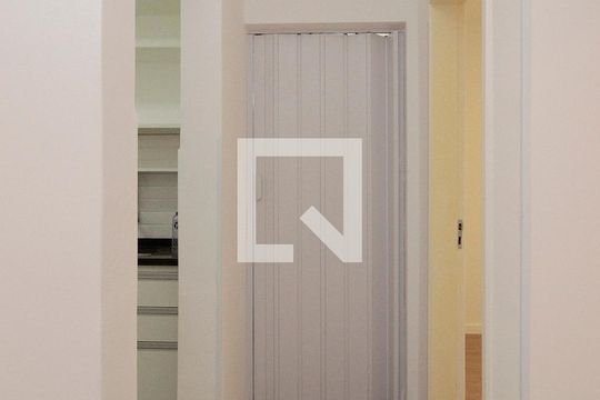 Corredor de apartamento para alugar com 2 quartos, 45m² em Vila Buarque, São Paulo