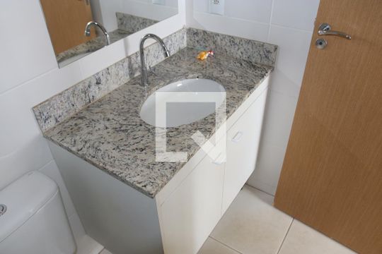 Banheiro de apartamento para alugar com 2 quartos, 55m² em Jardim Leblon, Goiânia