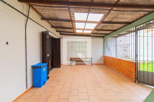 Quintal de casa à venda com 4 quartos, 400m² em Cristal, Porto Alegre