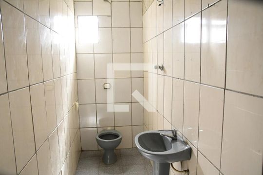 Banheiro de apartamento para alugar com 1 quarto, 35m² em Jardim Santa Tereza, Embu das Artes