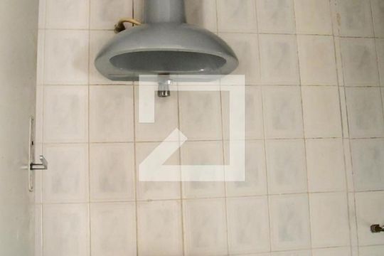 Banheiro de apartamento para alugar com 1 quarto, 40m² em Jardim Santa Tereza, Embu das Artes