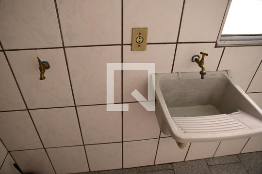 Área de Serviço de apartamento para alugar com 1 quarto, 40m² em Jardim Santa Tereza, Embu das Artes