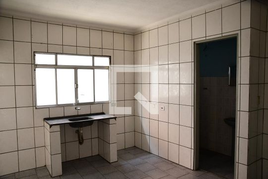 Cozinha de apartamento para alugar com 1 quarto, 40m² em Jardim Santa Tereza, Embu das Artes