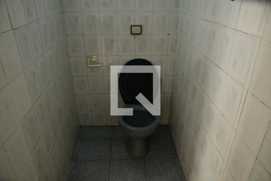 Banheiro de apartamento para alugar com 1 quarto, 40m² em Jardim Santa Tereza, Embu das Artes