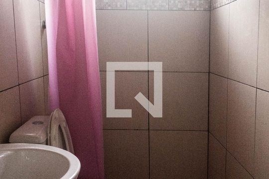 Banheiro da Suíte 1 de casa para alugar com 2 quartos, 70m² em Jardim Enseada, Guarujá