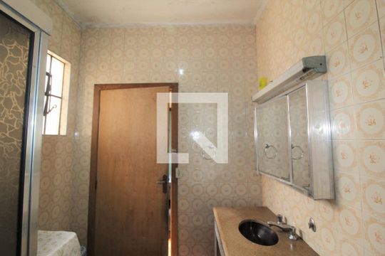 Banheiro social de casa à venda com 2 quartos, 200m² em Olímpico, São Caetano do Sul
