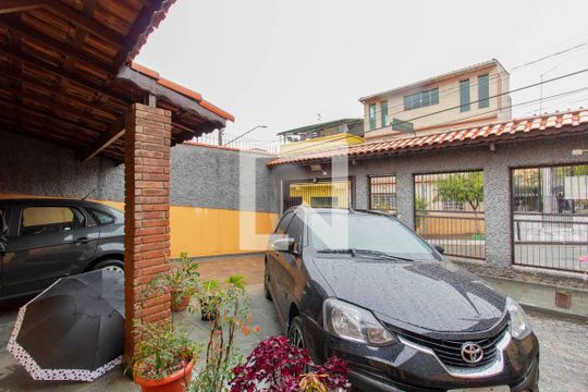 Garagem de casa para alugar com 3 quartos, 230m² em Vila Paranagua, São Paulo
