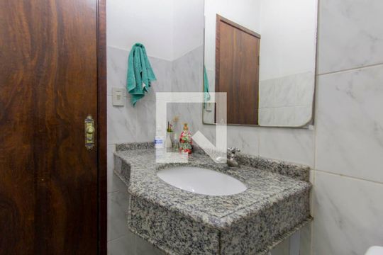 Lavabo de casa para alugar com 3 quartos, 230m² em Vila Paranagua, São Paulo